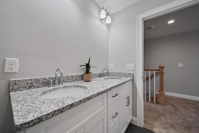 7 Cypress Lane # 5, Windham, NH 03087