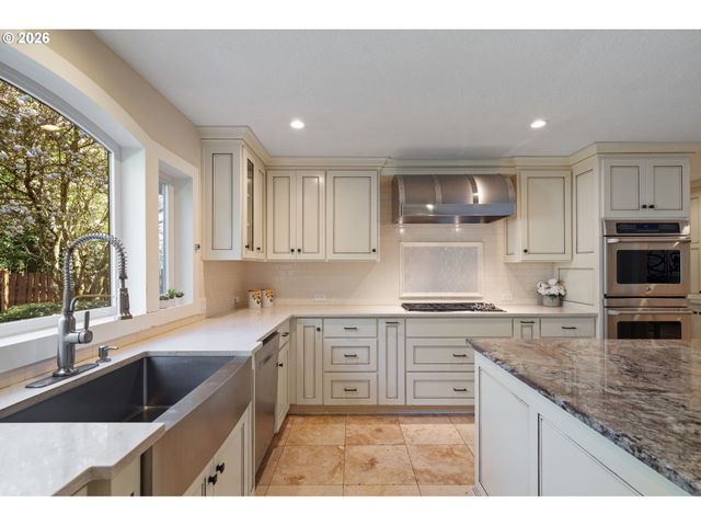 17019 Sw RIVENDELL Dr, Portland, OR 97224