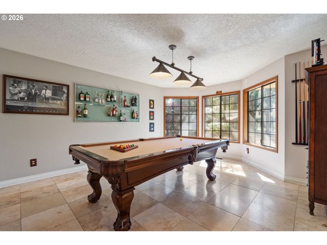 17019 Sw RIVENDELL Dr, Portland, OR 97224