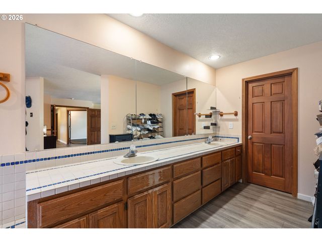 17019 Sw RIVENDELL Dr, Portland, OR 97224