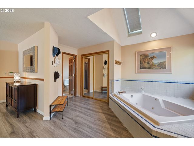 17019 Sw RIVENDELL Dr, Portland, OR 97224