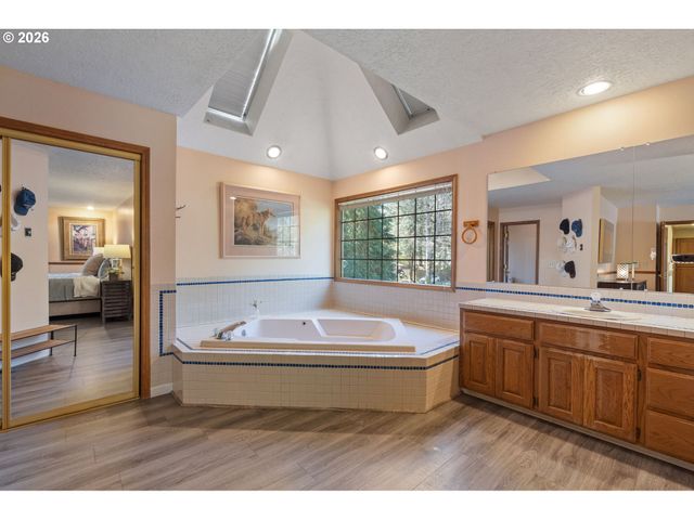 17019 Sw RIVENDELL Dr, Portland, OR 97224