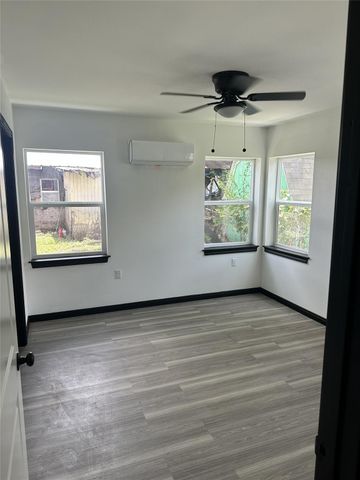 6812 Avenue Q C, Houston, TX 77011