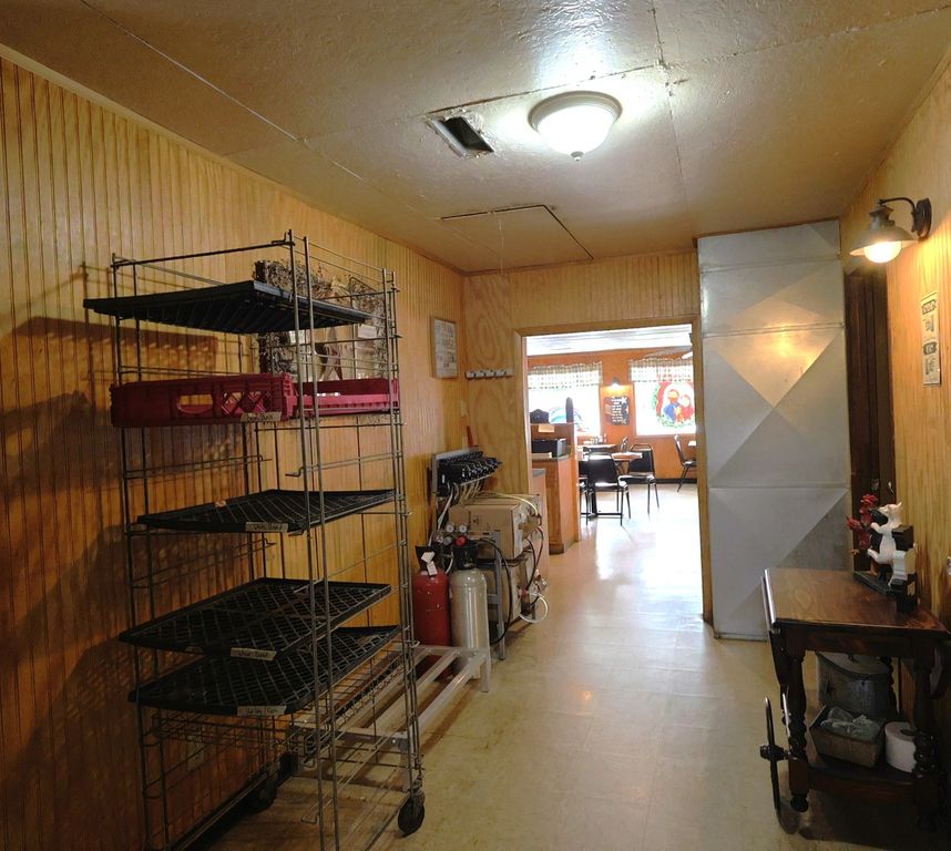Image 11 of property listing at 204 S Main Street, Iuka, IL 62849