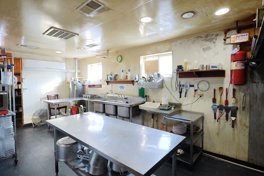 Image 16 of property listing at 204 S Main Street, Iuka, IL 62849