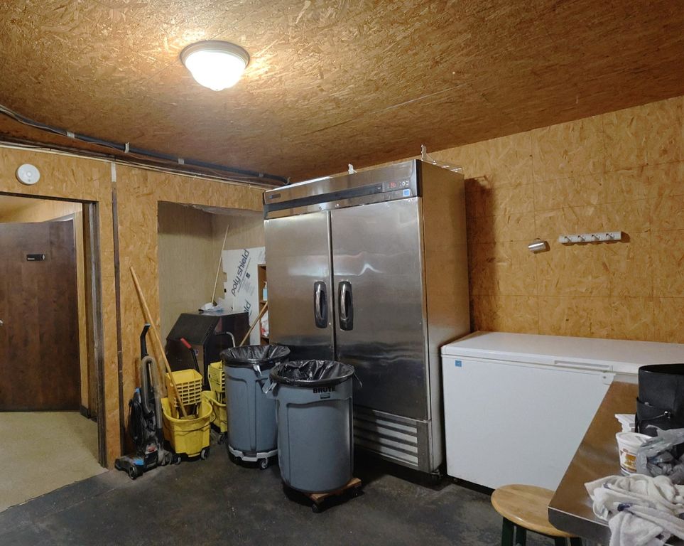 Image 20 of property listing at 204 S Main Street, Iuka, IL 62849