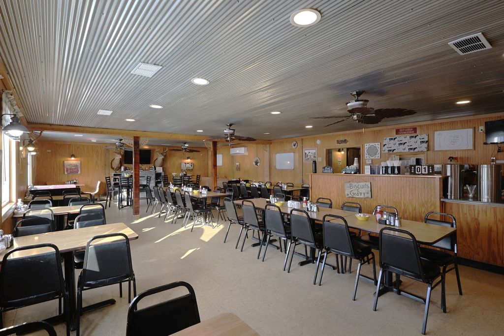 Image 3 of property listing at 204 S Main Street, Iuka, IL 62849