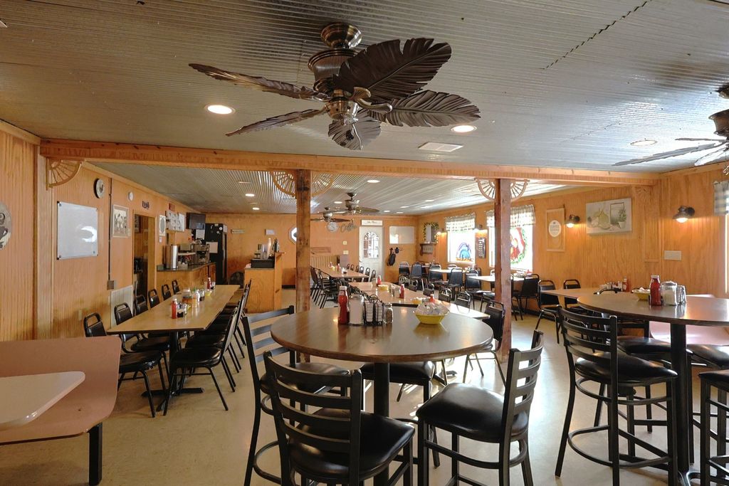 Image 5 of property listing at 204 S Main Street, Iuka, IL 62849