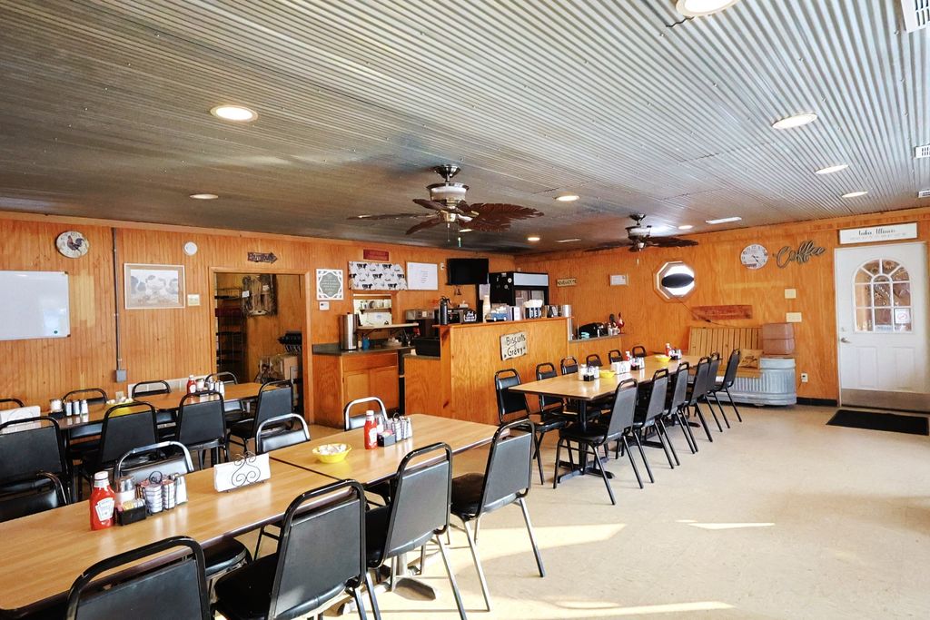 Image 6 of property listing at 204 S Main Street, Iuka, IL 62849