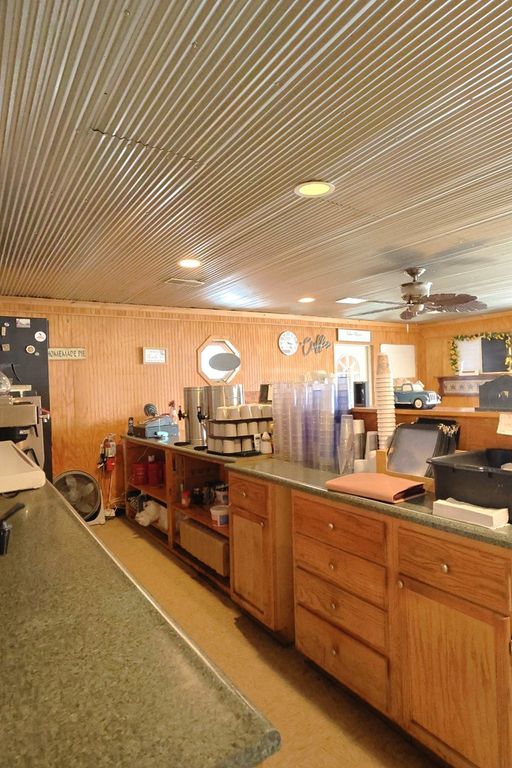 Image 9 of property listing at 204 S Main Street, Iuka, IL 62849