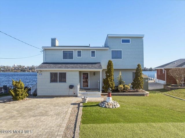 32 Cove Road W, Bayville, NJ 08721