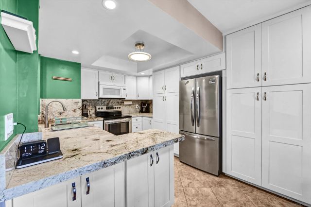 760 Silver Dr, Vista, CA 92083