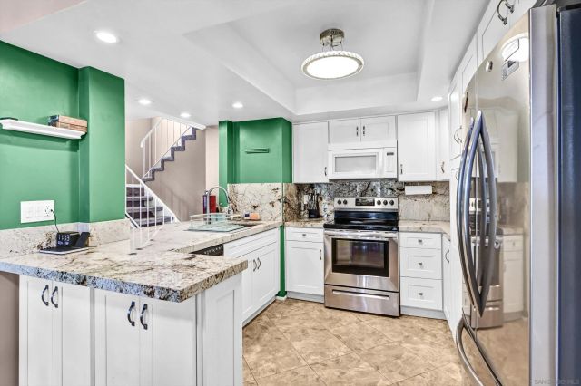 760 Silver Dr, Vista, CA 92083