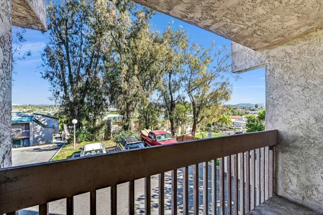 760 Silver Dr, Vista, CA 92083