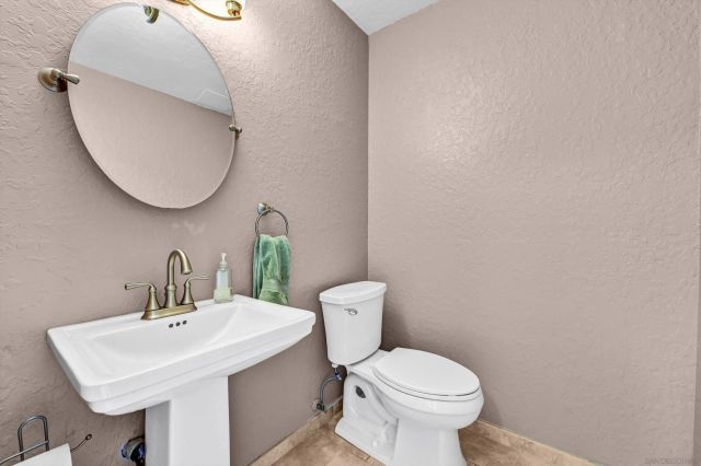 760 Silver Dr, Vista, CA 92083