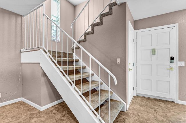 760 Silver Dr, Vista, CA 92083