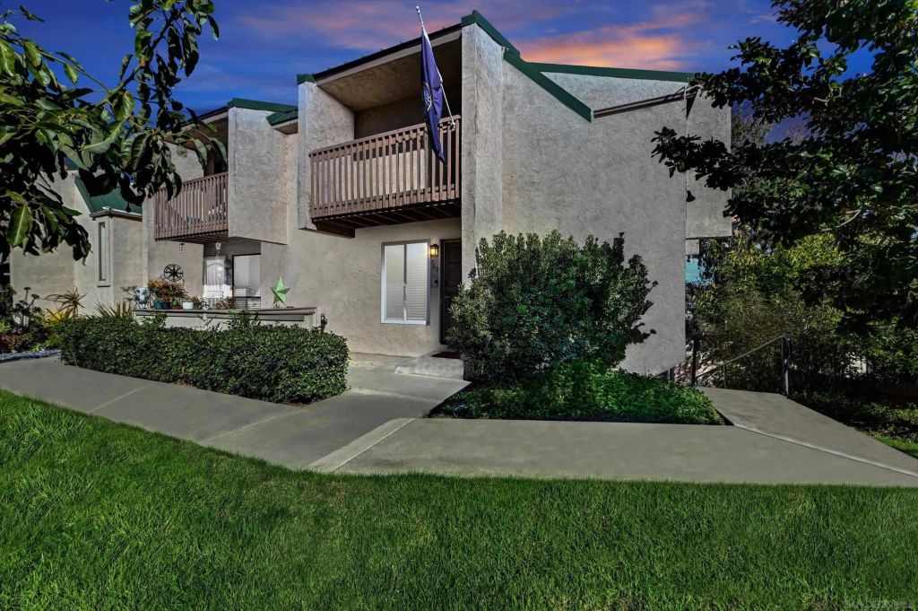 760 Silver Dr, Vista, CA 92083