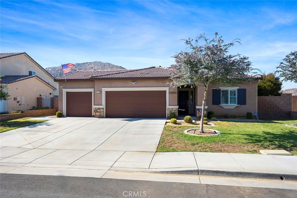 Image 1 of property listing at 31228 Scrub Jay, Winchester, CA 92596