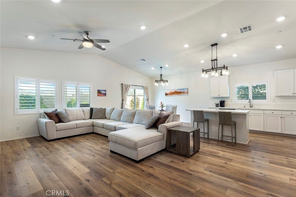 Image 15 of property listing at 31228 Scrub Jay, Winchester, CA 92596