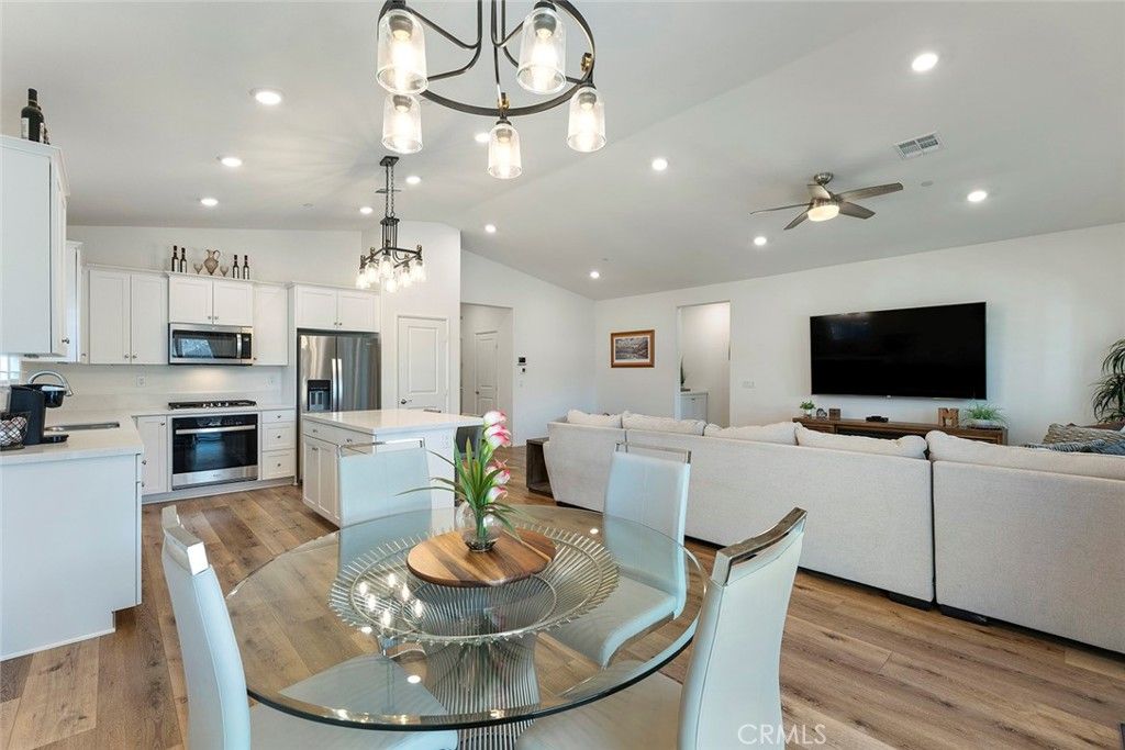 Image 3 of property listing at 31228 Scrub Jay, Winchester, CA 92596