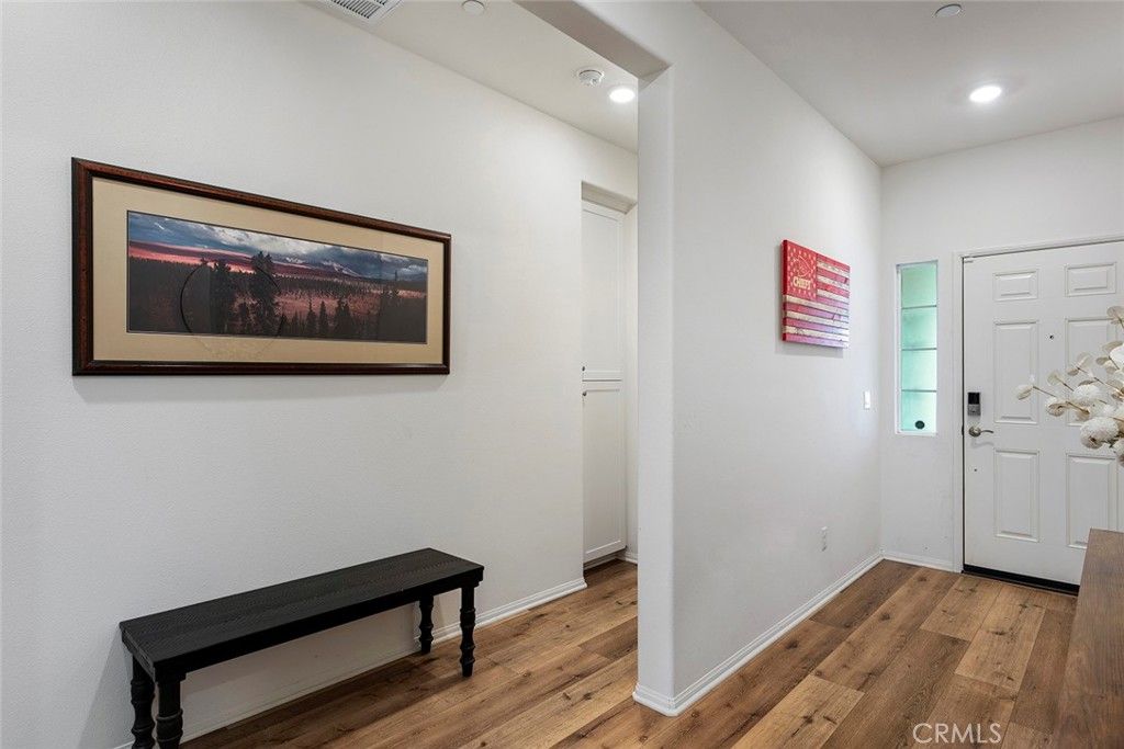 Image 5 of property listing at 31228 Scrub Jay, Winchester, CA 92596