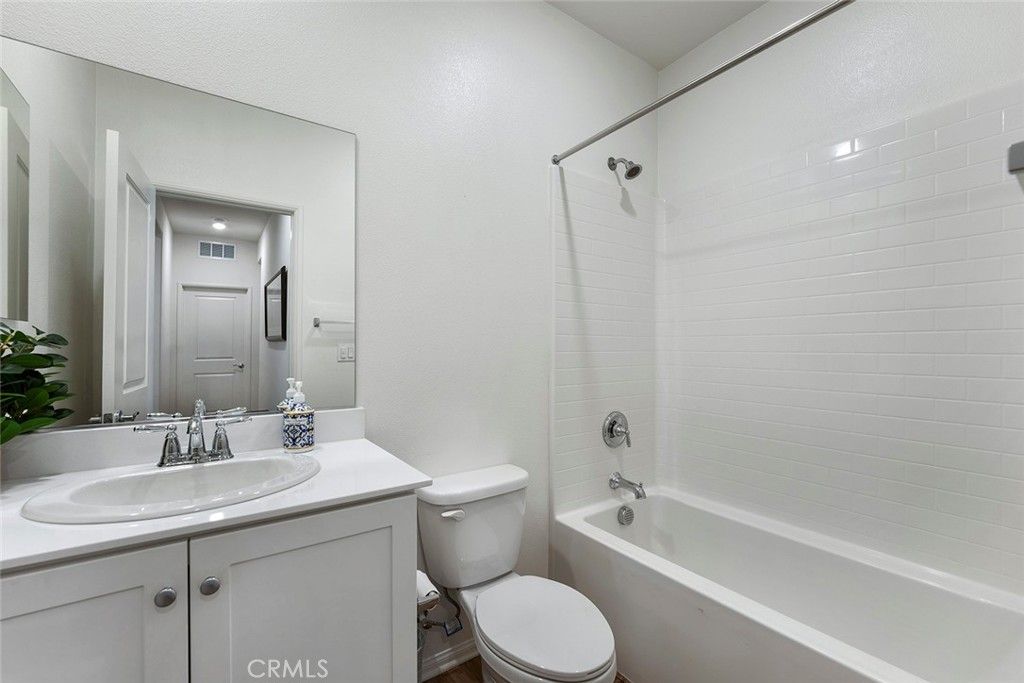 Image 8 of property listing at 31228 Scrub Jay, Winchester, CA 92596