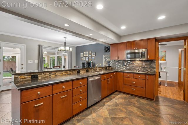 981 Shenandoah Court, Clawson, MI 48017