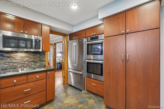 981 Shenandoah Court, Clawson, MI 48017
