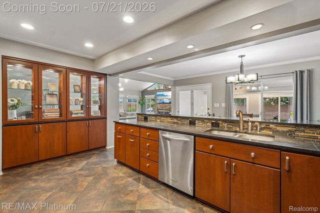 981 Shenandoah Court, Clawson, MI 48017