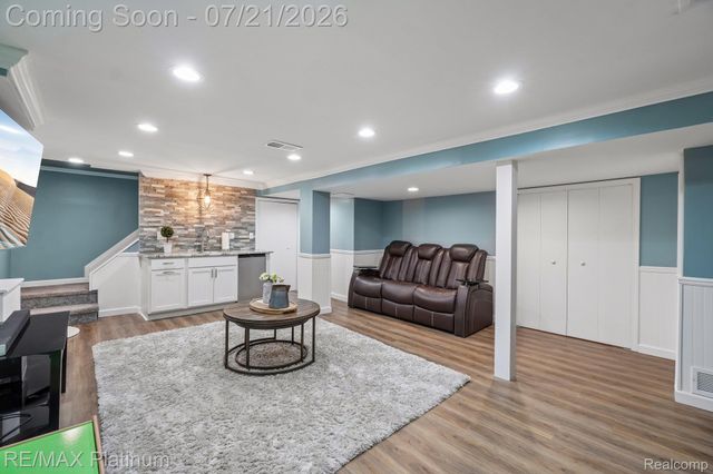 981 Shenandoah Court, Clawson, MI 48017