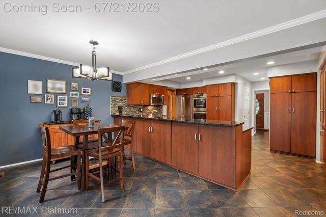 981 Shenandoah Court, Clawson, MI 48017