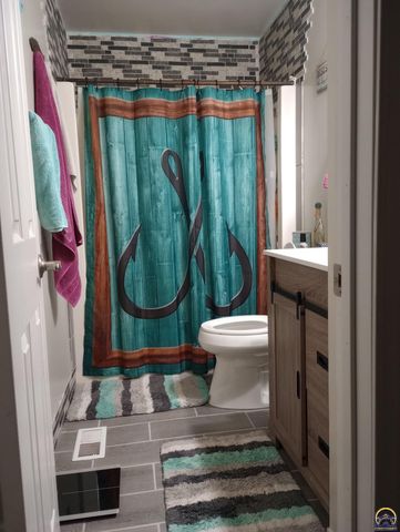327 Melody LN, Carbondale, KS 66414