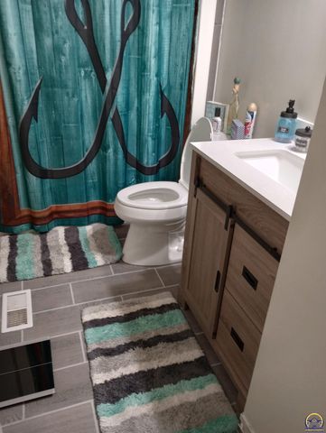 327 Melody LN, Carbondale, KS 66414
