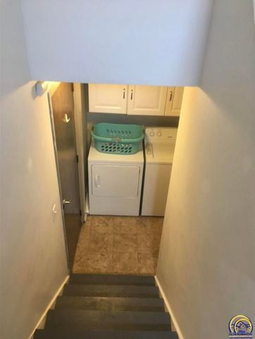 327 Melody LN, Carbondale, KS 66414