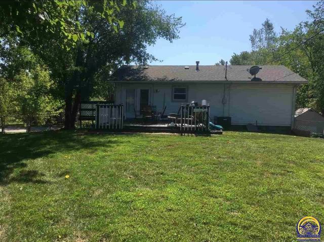327 Melody LN, Carbondale, KS 66414