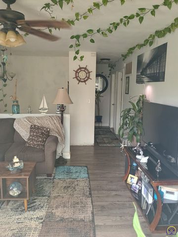 327 Melody LN, Carbondale, KS 66414
