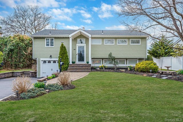 34 Secatogue Lane E, West Islip, NY 11795