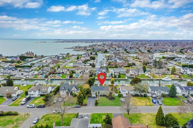 34 Secatogue Lane E, West Islip, NY 11795