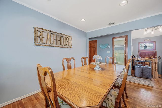 34 Secatogue Lane E, West Islip, NY 11795