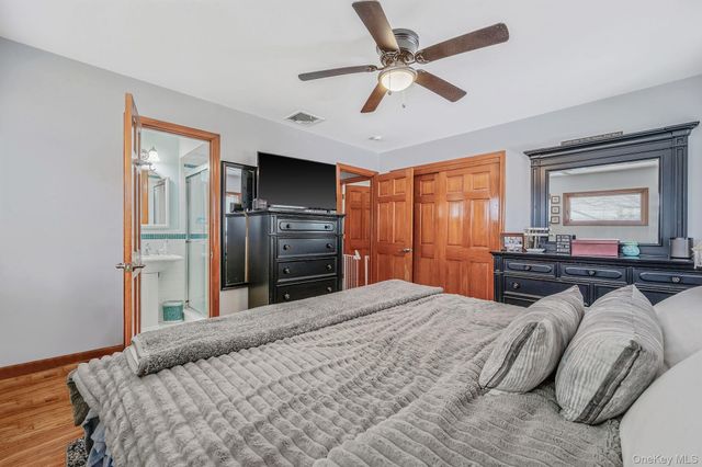 34 Secatogue Lane E, West Islip, NY 11795