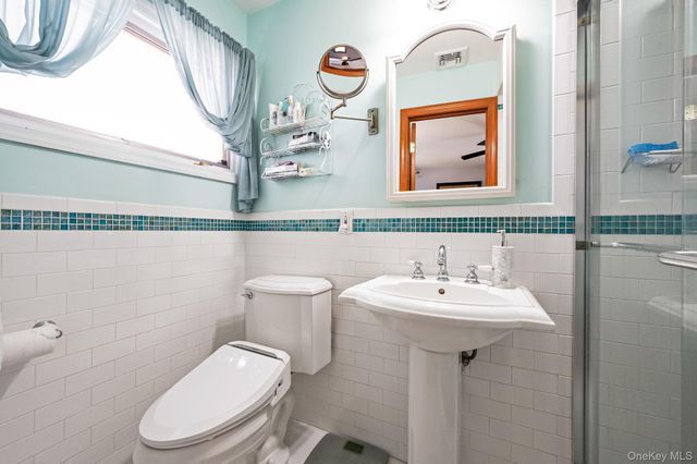 34 Secatogue Lane E, West Islip, NY 11795