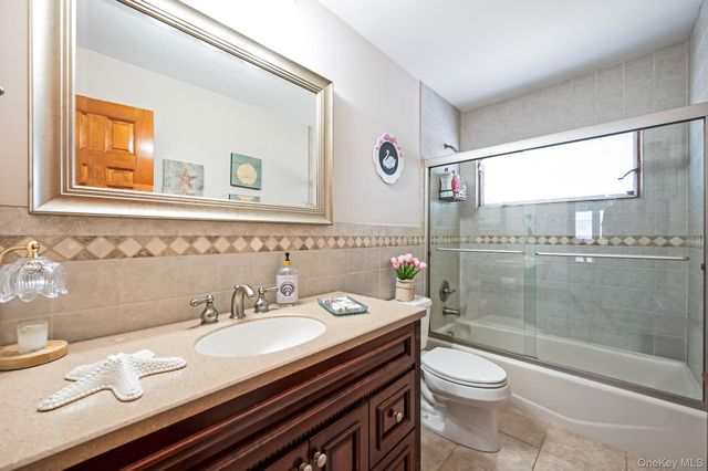 34 Secatogue Lane E, West Islip, NY 11795