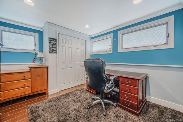 34 Secatogue Lane E, West Islip, NY 11795