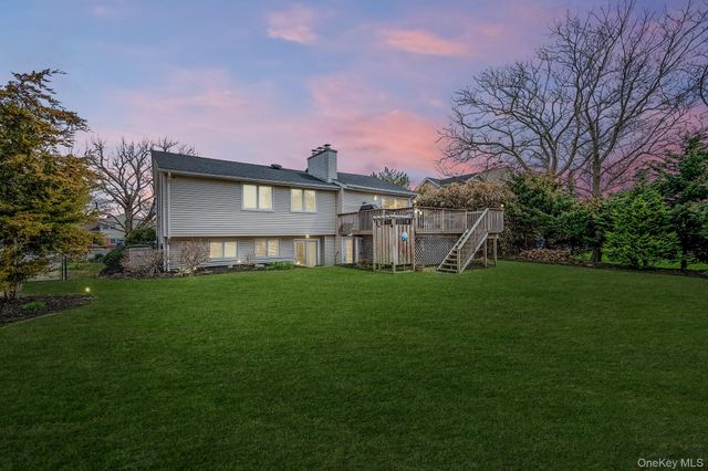 34 Secatogue Lane E, West Islip, NY 11795