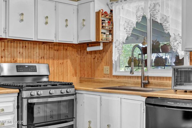 4000 Bobolink Circle, Reno, NV 89508