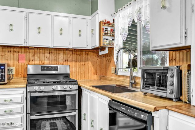 4000 Bobolink Circle, Reno, NV 89508