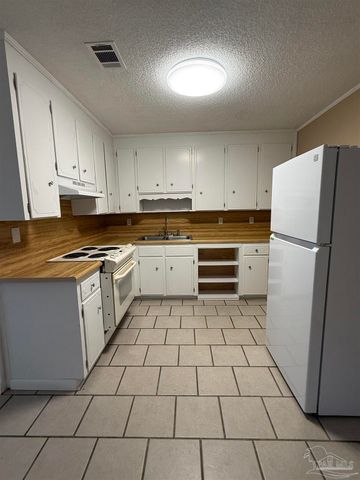 2605 Talbert St B, Pensacola, FL 32507