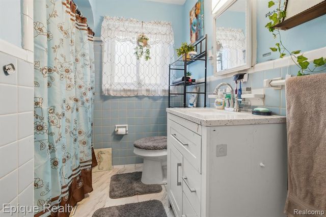 15300 Collingham Drive, Detroit, MI 48205