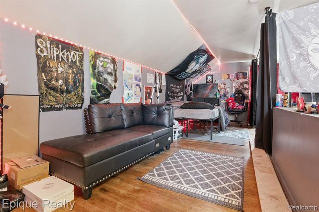 15300 Collingham Drive, Detroit, MI 48205