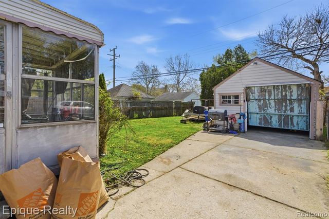 15300 Collingham Drive, Detroit, MI 48205